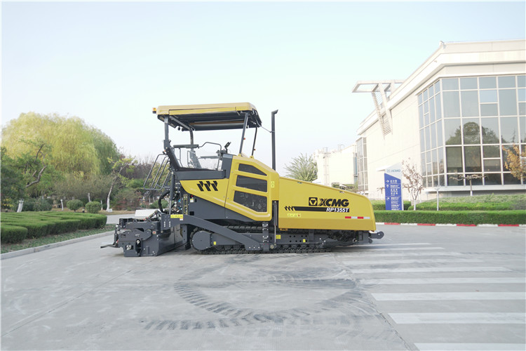 XCMG Official 13m road paver RP1355T China new asphalt pavers machine for road price